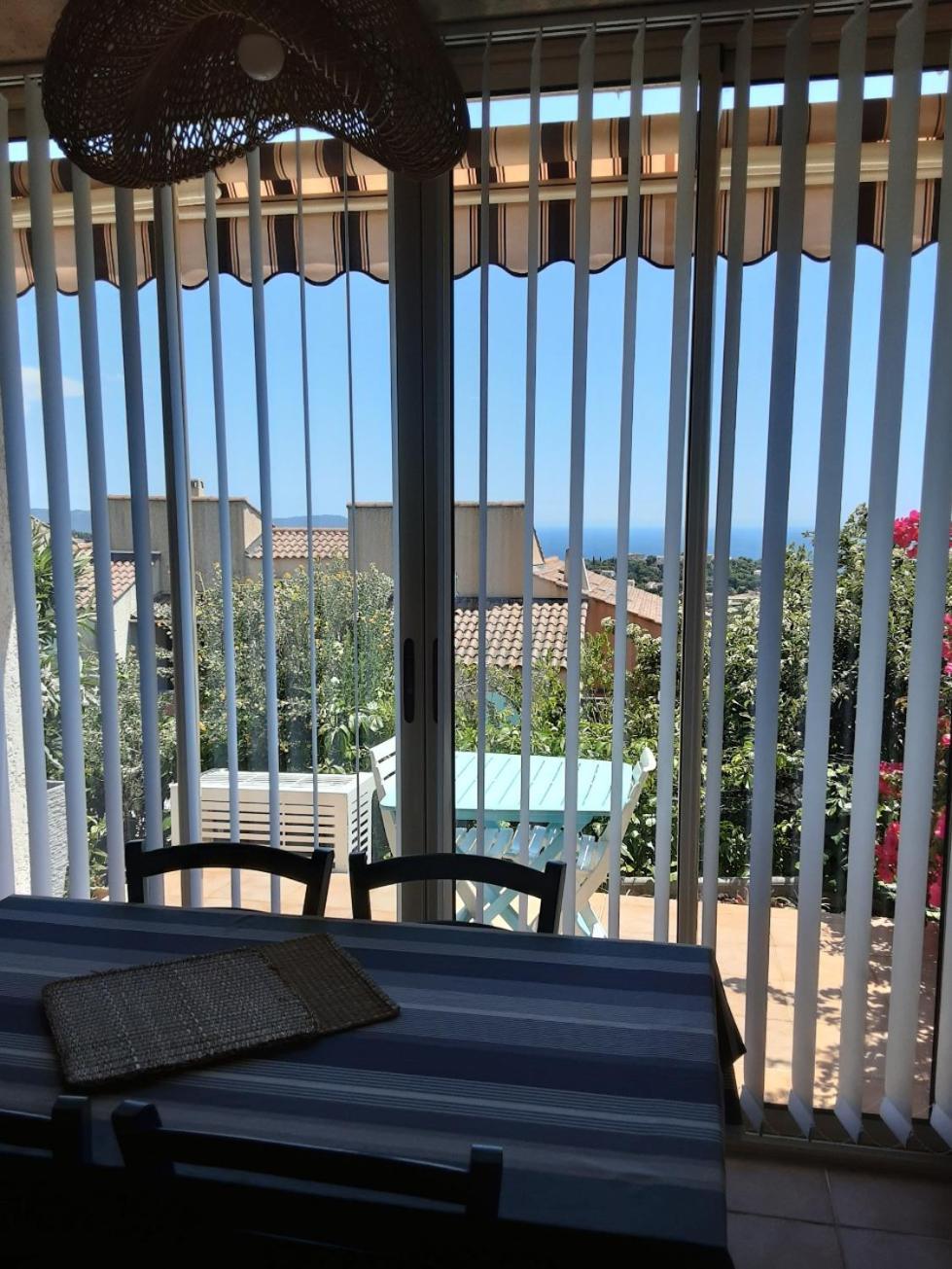 TI SABLE Agréable studio cabine climatisé, Jolie Vue Mer, Piscine à Cavalaire sur Mer Exterior foto
