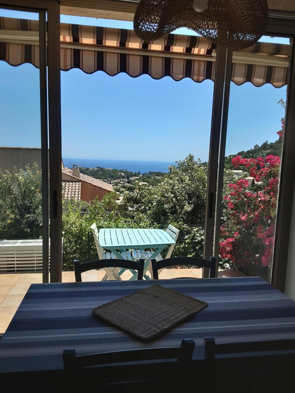 TI SABLE Agréable studio cabine climatisé, Jolie Vue Mer, Piscine à Cavalaire sur Mer Exterior foto